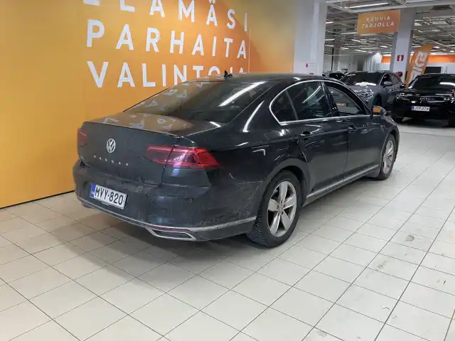 Musta Sedan, Volkswagen Passat – MVY-820