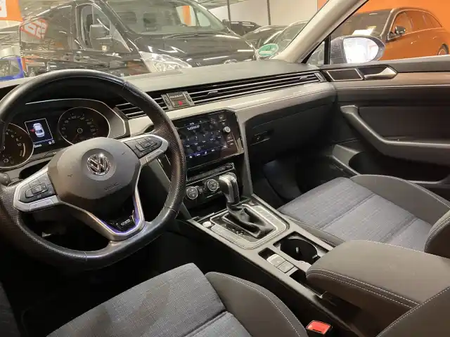 Musta Sedan, Volkswagen Passat – MVY-820