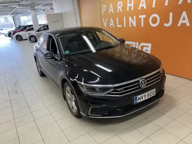 Musta Sedan, Volkswagen Passat – MVY-820