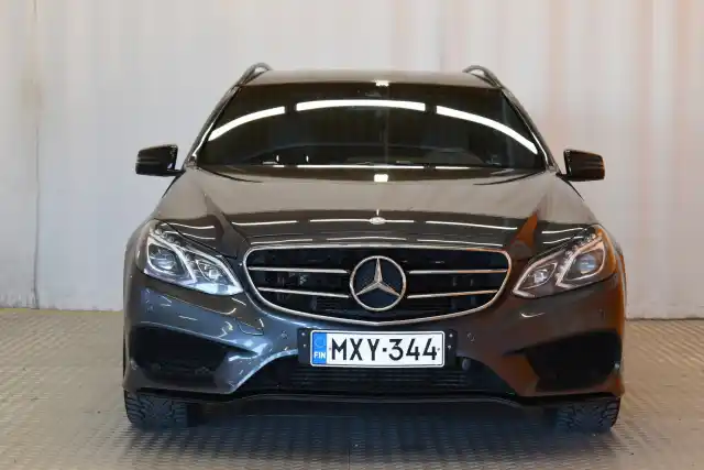 Harmaa Farmari, Mercedes-Benz E – MXY-344
