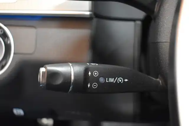 Harmaa Farmari, Mercedes-Benz E – MXY-344