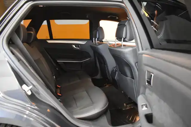 Harmaa Farmari, Mercedes-Benz E – MXY-344