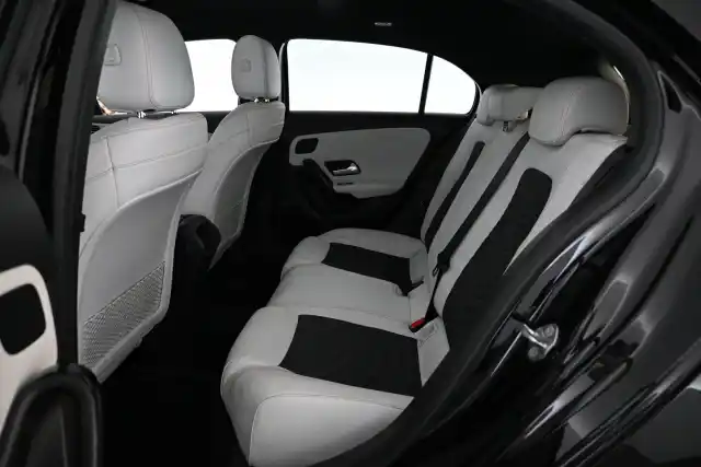 Musta Viistoperä, Mercedes-Benz A – MXZ-142