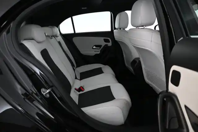 Musta Viistoperä, Mercedes-Benz A – MXZ-142