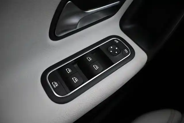 Musta Viistoperä, Mercedes-Benz A – MXZ-142
