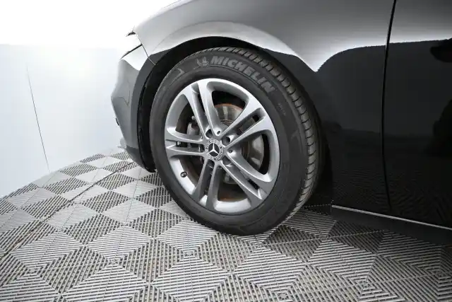 Musta Viistoperä, Mercedes-Benz A – MXZ-142