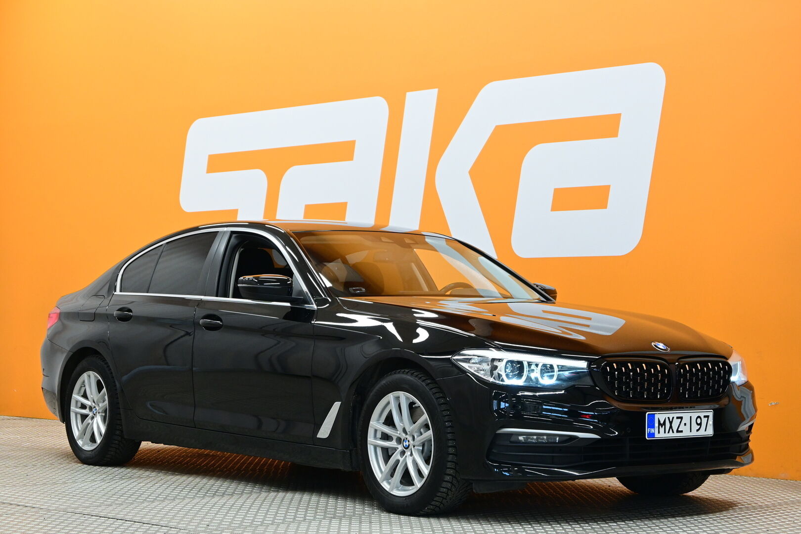 Musta Sedan, BMW 518 – MXZ-197