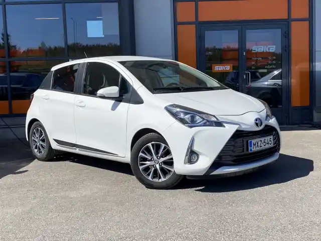 Valkoinen Viistoperä, Toyota Yaris – MXZ-545