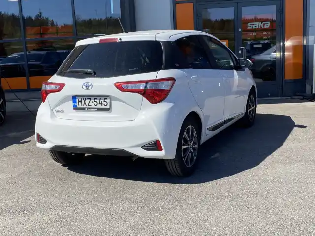 Valkoinen Viistoperä, Toyota Yaris – MXZ-545