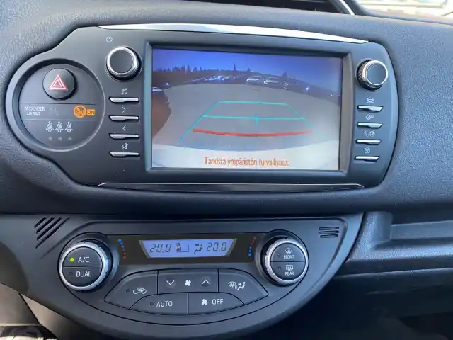 Valkoinen Viistoperä, Toyota Yaris – MXZ-545
