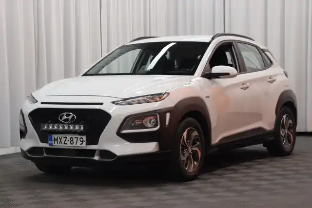 Valkoinen Maastoauto, Hyundai KONA – MXZ-879