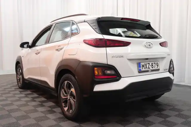 Valkoinen Maastoauto, Hyundai KONA – MXZ-879