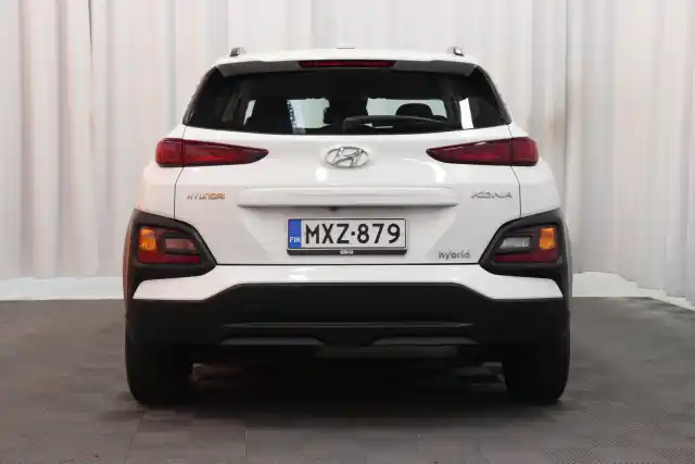 Valkoinen Maastoauto, Hyundai KONA – MXZ-879