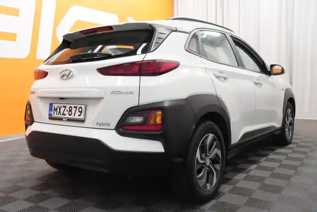 Valkoinen Maastoauto, Hyundai KONA – MXZ-879