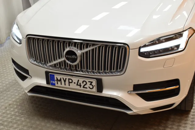 Valkoinen Maastoauto, Volvo XC90 – MYP-423