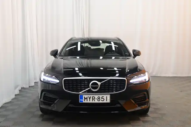 Musta Farmari, Volvo V90 – MYR-851