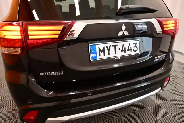 Musta Farmari, Mitsubishi Outlander PHEV – MYT-443