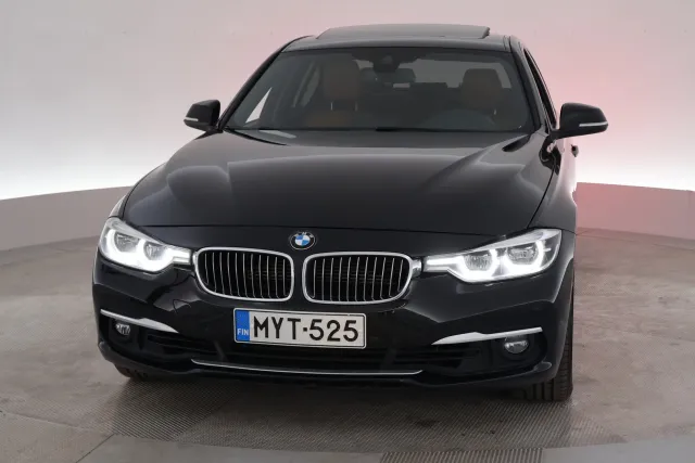 Musta Sedan, BMW 330 – MYT-525
