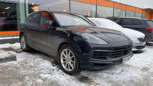 Musta Maastoauto, Porsche Cayenne – MYT-991