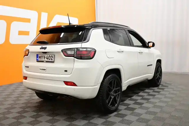 Valkoinen Tila-auto, Jeep Compass – MYV-402