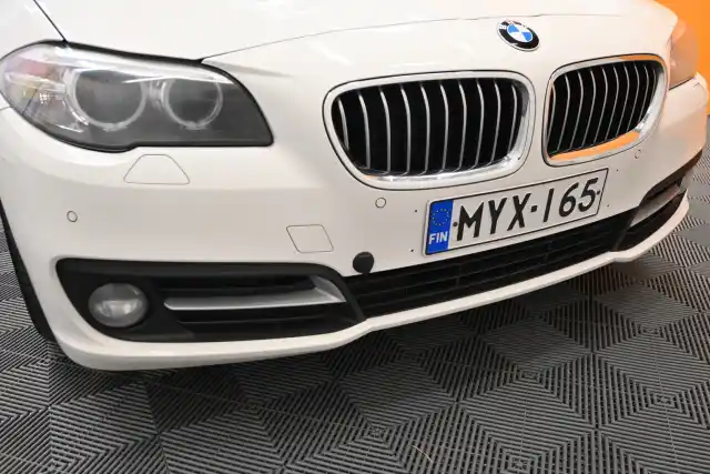 Valkoinen Farmari, BMW 520 – MYX-165