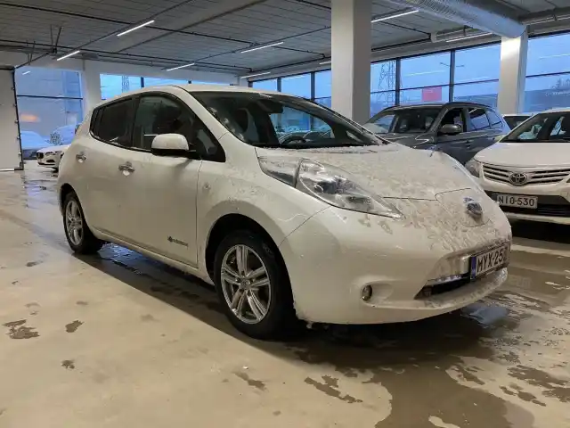 Valkoinen Viistoperä, Nissan Leaf – MYX-252