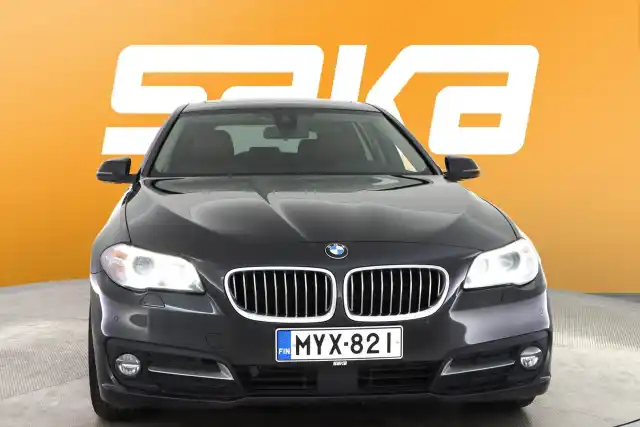 Harmaa Farmari, BMW 520 – MYX-821