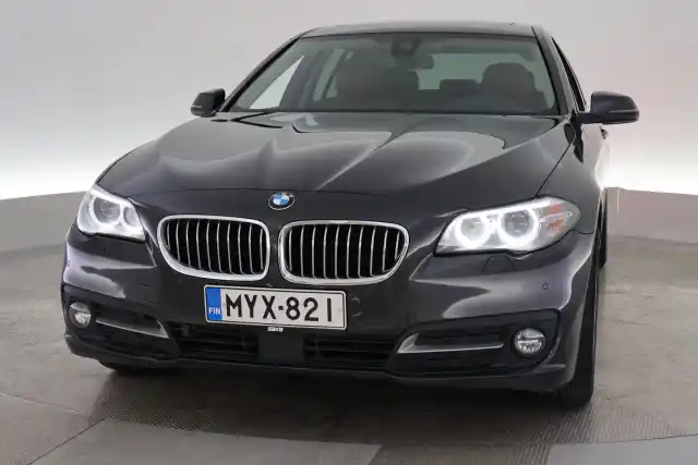 Harmaa Farmari, BMW 520 – MYX-821