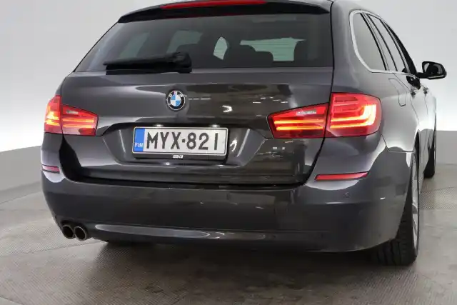 Harmaa Farmari, BMW 520 – MYX-821