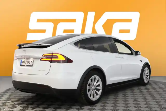 Valkoinen Tila-auto, Tesla Model X – MYX-941