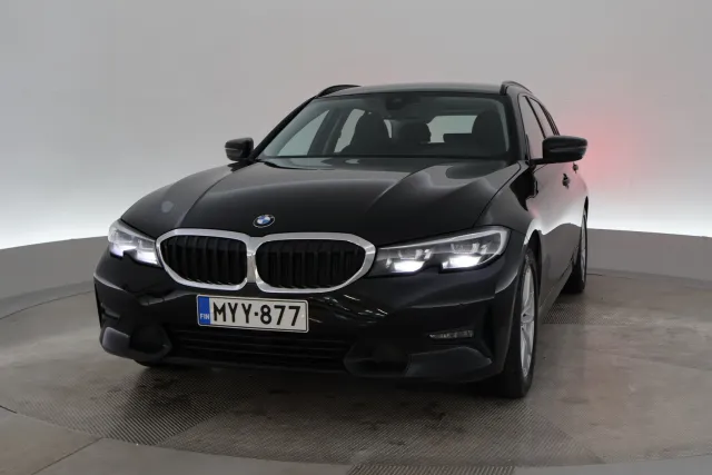 Musta Farmari, BMW 320 – MYY-877