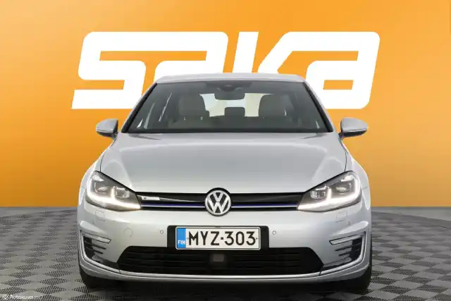 Harmaa Viistoperä, Volkswagen Golf – MYZ-303