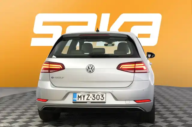 Harmaa Viistoperä, Volkswagen Golf – MYZ-303