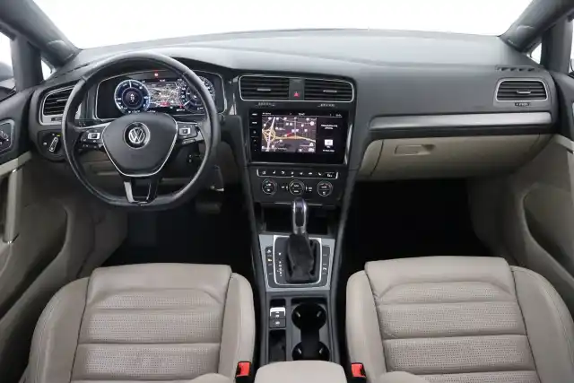 Harmaa Viistoperä, Volkswagen Golf – MYZ-303