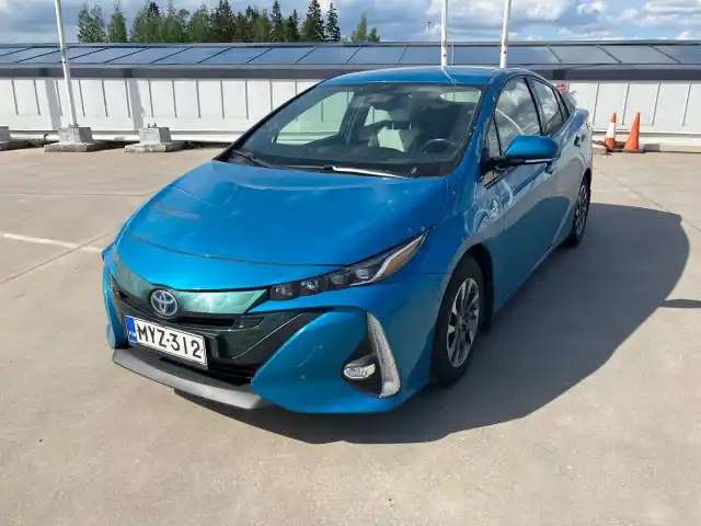 Sininen Viistoperä, Toyota PRIUS PHEV – MYZ-312