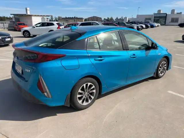Sininen Viistoperä, Toyota PRIUS PHEV – MYZ-312