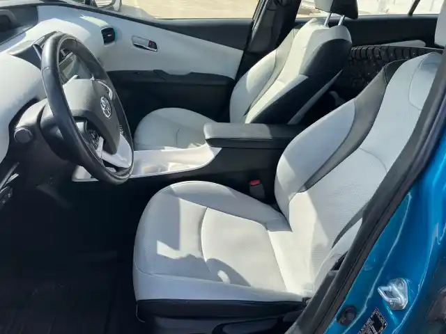 Sininen Viistoperä, Toyota PRIUS PHEV – MYZ-312