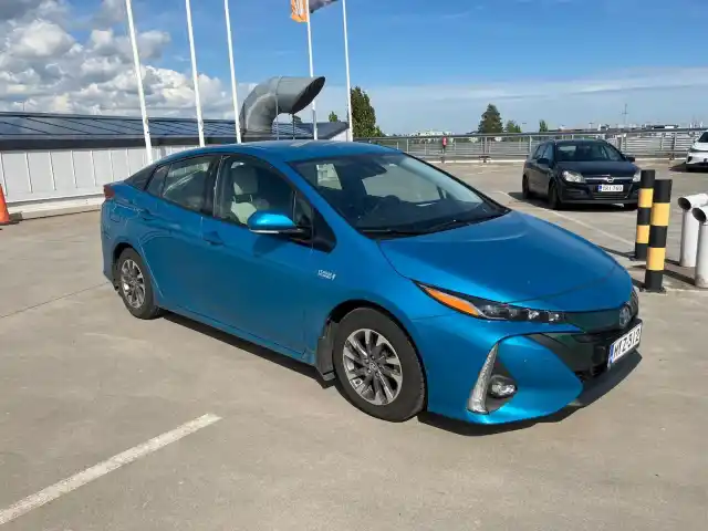 Sininen Viistoperä, Toyota PRIUS PHEV – MYZ-312