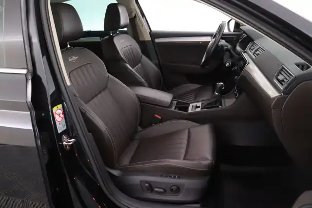 Musta Sedan, Skoda Superb – MZA-166