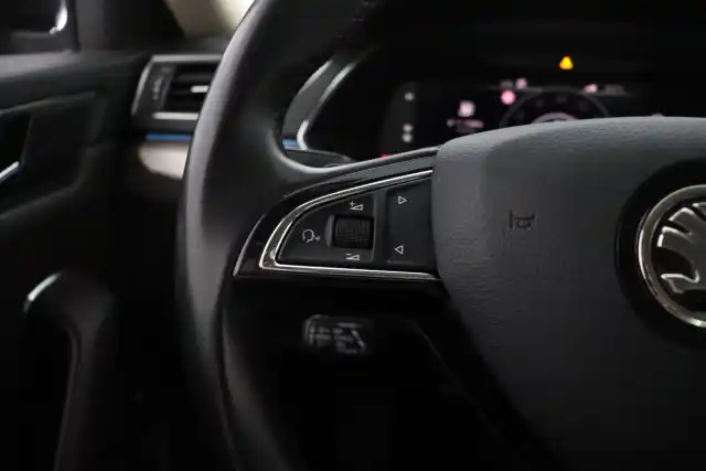 Musta Sedan, Skoda Superb – MZA-166