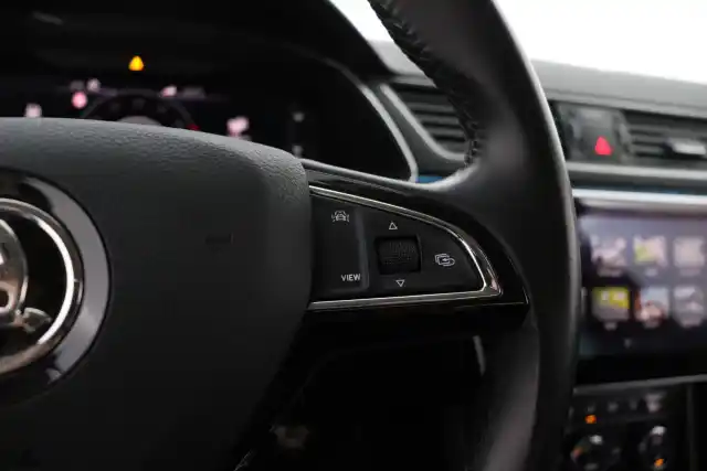 Musta Sedan, Skoda Superb – MZA-166