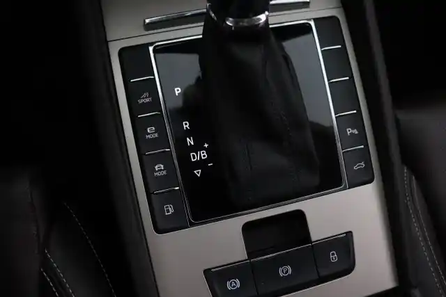 Musta Sedan, Skoda Superb – MZA-166