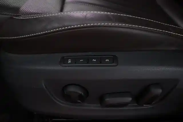 Musta Sedan, Skoda Superb – MZA-166