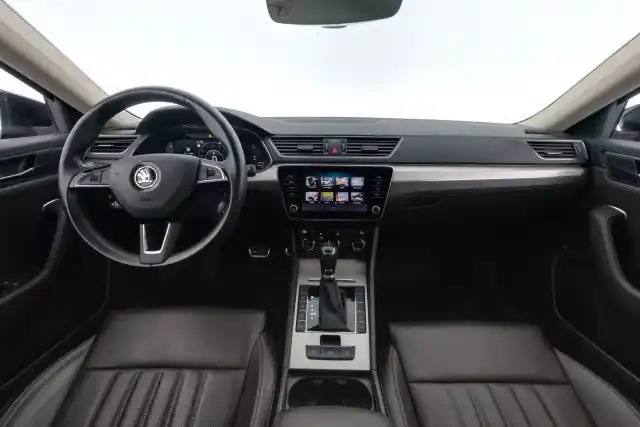 Musta Sedan, Skoda Superb – MZA-166