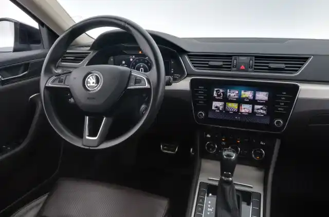 Musta Sedan, Skoda Superb – MZA-166