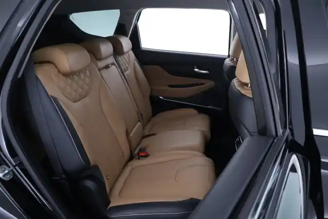 Musta Maastoauto, Hyundai Santa Fe – MZB-558