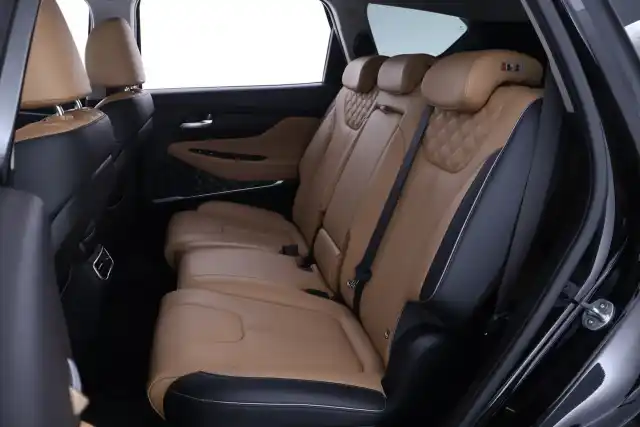 Musta Maastoauto, Hyundai Santa Fe – MZB-558