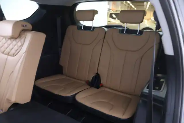Musta Maastoauto, Hyundai Santa Fe – MZB-558