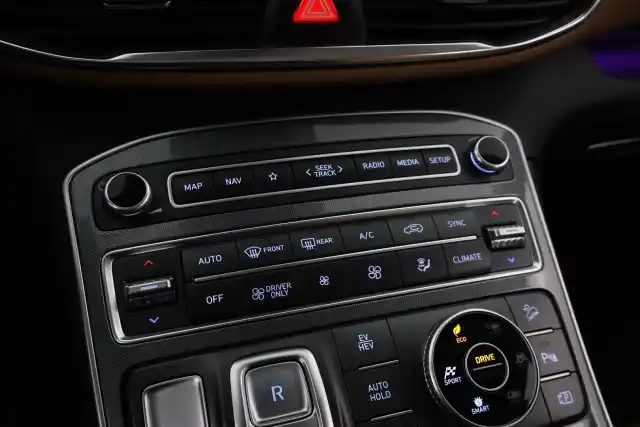Musta Maastoauto, Hyundai Santa Fe – MZB-558