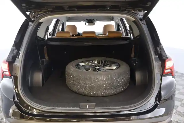 Musta Maastoauto, Hyundai Santa Fe – MZB-558